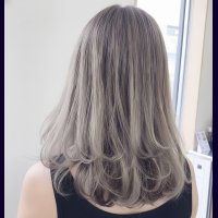 透き通り感のあるアッシュベージュ