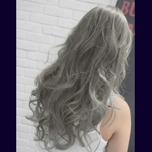 ブリーチカラーで無彩色系グレー